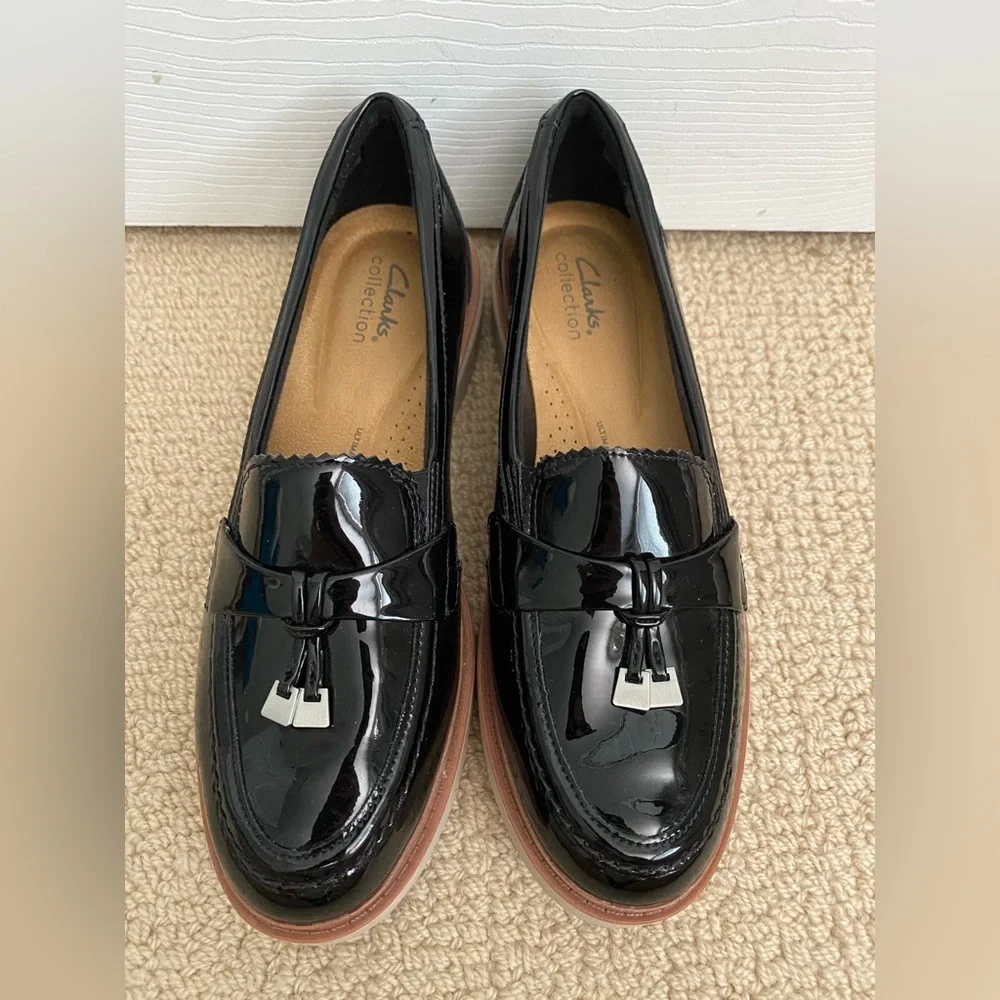 Clark’s Westlynn Bella Black Tan Loafers Chunky Sole Size 9.5 - Picture 2 of 6